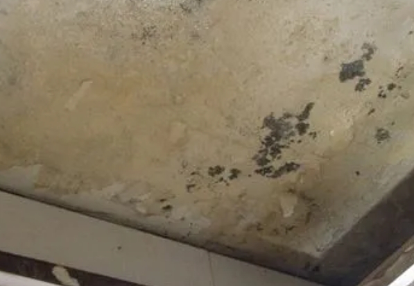 宝鸡市阳台漏水维修公司分享下宝鸡市卫生间渗水维修需要注意哪些问题。